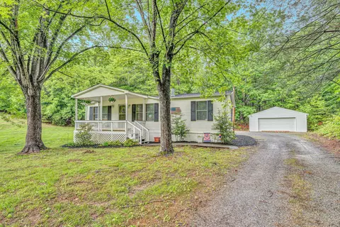 34 Baytree Ct, Moneta, VA 24121