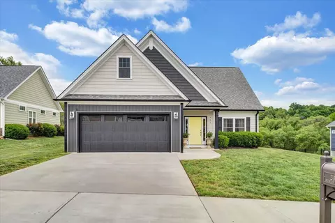 205 Mountain Brook Dr, Roanoke, VA 24012