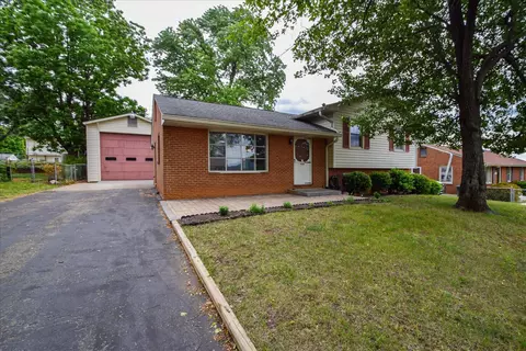 906 Ingleside Ln, Salem, VA 24153