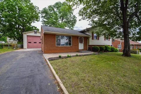 906 Ingleside Ln, Salem, VA 24153