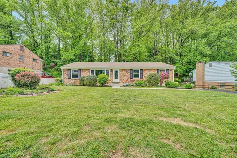 4122 Woodvale Dr, Roanoke, VA 24018