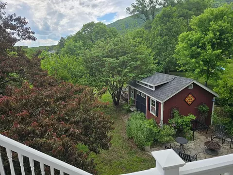Exterior - 322 2nd St, Buchanan, VA 24066 photo 3 of 5
