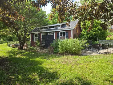 Exterior - 322 2nd St, Buchanan, VA 24066 photo 2 of 5