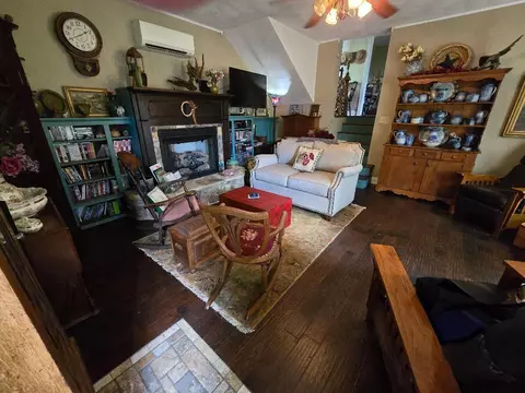 Living - 322 2nd St, Buchanan, VA 24066 photo 1 of 3
