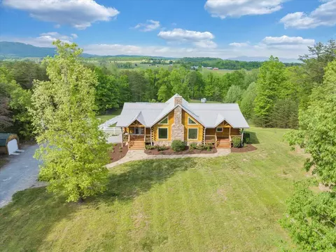 257 Bobolink Dr, Fincastle, VA 24090