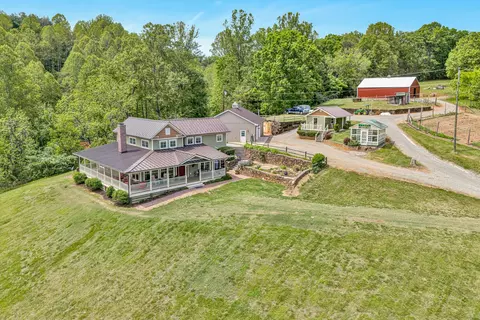1045 Wooded Acres Dr, Hardy, VA 24101