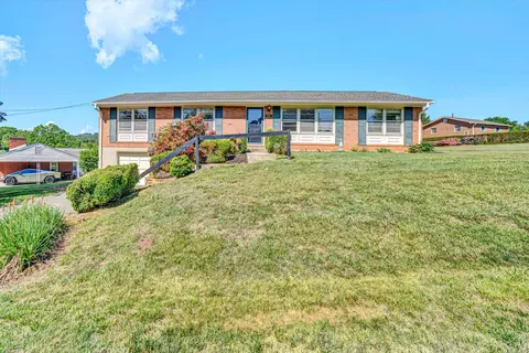 2609 Northcross Rd, Roanoke, VA 24018