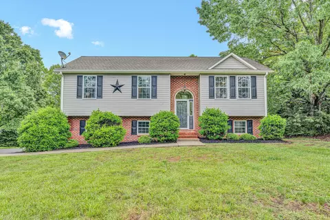 60 Surber Dr, Moneta, VA 24121
