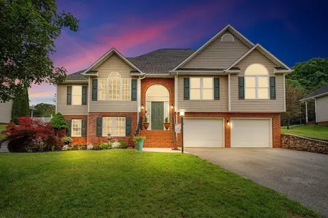 633 Castleridge Rd, Vinton, VA 24179