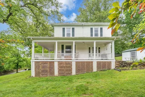 174 Bridge St, Buchanan, VA 24066