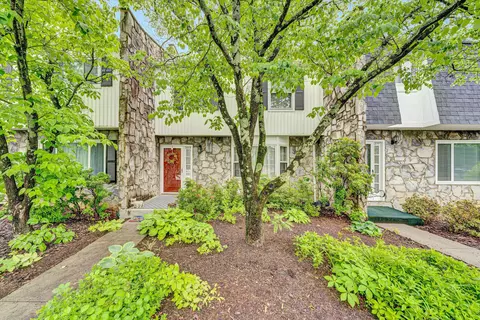 3313 Stonehenge Sq, Roanoke, VA 24018