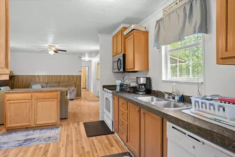 Kitchen - 1606 Dunbrack Cir, Covington, VA 24426 photo 2 of 2