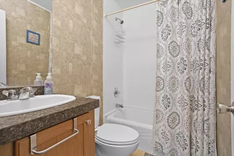 Bath - 1606 Dunbrack Cir, Covington, VA 24426 photo 4 of 4