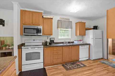 Kitchen - 1606 Dunbrack Cir, Covington, VA 24426 photo 1 of 2