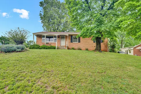 4526 Vest Dr, Roanoke, VA 24018