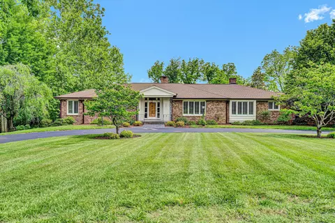 1200 Pickwick Ln, Salem, VA 24153