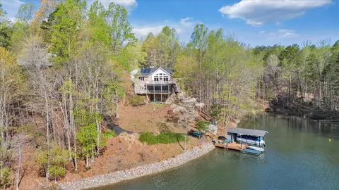806 Cedar Key Ln, Huddleston, VA 24104