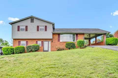 733 Plantation Cir, Roanoke, VA 24019