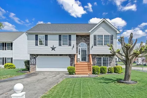 4302 Kaiden Ct NW, Roanoke, VA 24017