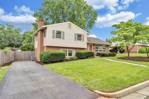 137 Frontier Rd NE, Roanoke, VA 24012