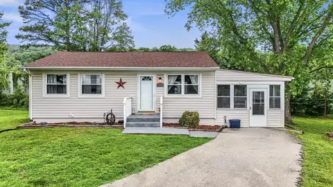 8574 Brubaker Dr, Roanoke, VA 24019