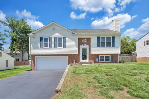 6032 Old Manor Ct, Roanoke, VA 24019