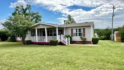 2836 Isle Of Pines Dr, Moneta, VA 24121