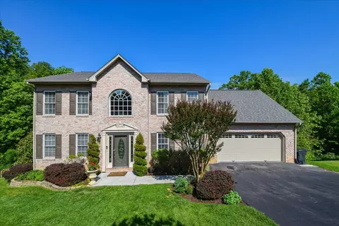 7635 Peebles Ln, Roanoke, VA 24018
