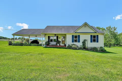 22 Spring Branch Ln, Fincastle, VA 24090