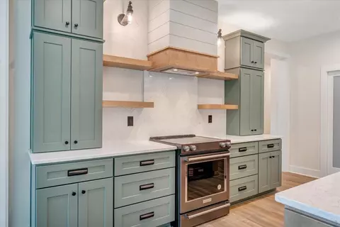 Kitchen - 31 Flagstick Ct, Penhook, VA 24137 photo 6 of 10