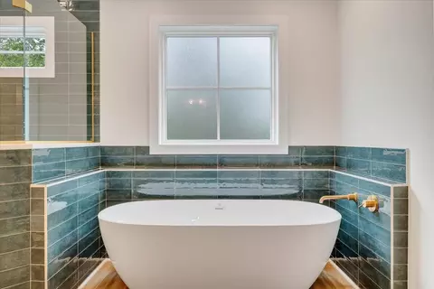 Bath - 31 Flagstick Ct, Penhook, VA 24137 photo 8 of 13
