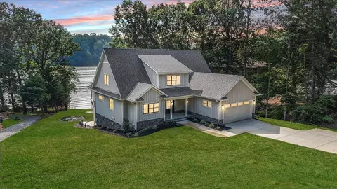 17 Azalea Cir, Union Hall, VA 24176