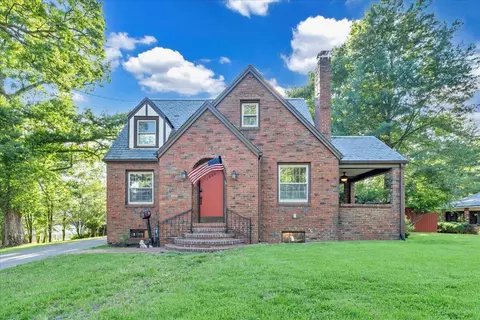 1008 Old Country Club Rd NW, Roanoke, VA 24017