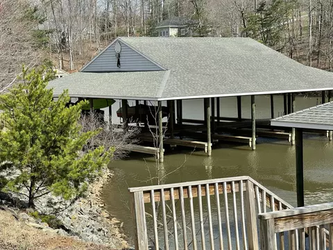 15 Watchtower Dr, Moneta, VA 24121