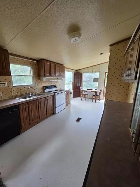 700 Walnut Ave, Pulaski, VA 24301 photo 8