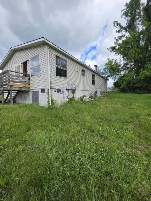 700 Walnut Ave, Pulaski, VA 24301 photo 4