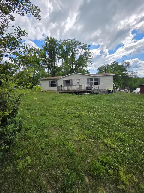 700 Walnut Ave, Pulaski, VA 24301 photo 2