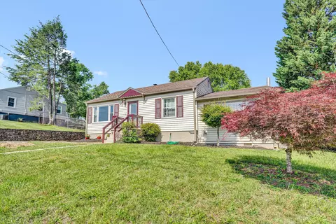 2327 Peach St, Salem, VA 24153