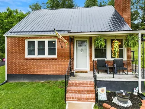 1202 Newbern Rd NE, Pulaski, VA 24301 photo 4