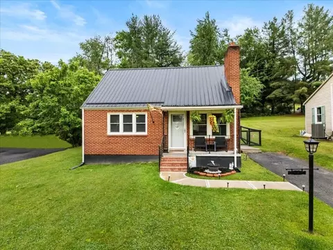 1202 Newbern Rd NE, Pulaski, VA 24301 photo 2