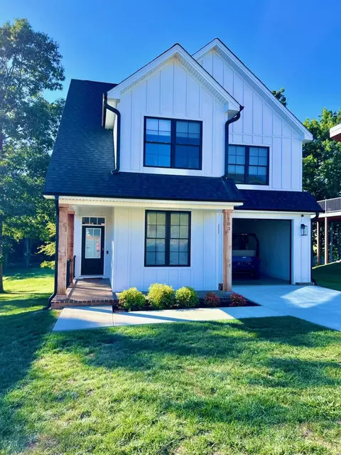 103 Retreat Ln, Huddleston, VA 24104