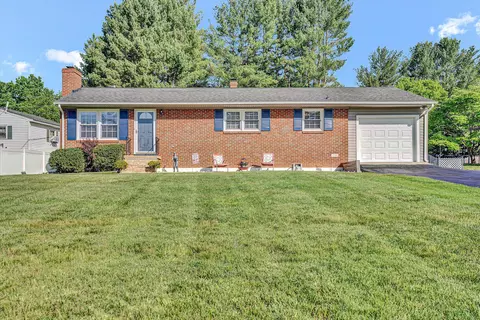 93 Southwest Ave, Buchanan, VA 24066