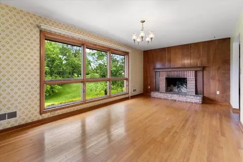 Living - 5496 Stuart St, Dublin, VA 24084 photo 2 of 9