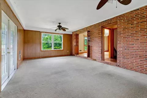 Living - 5496 Stuart St, Dublin, VA 24084 photo 5 of 9