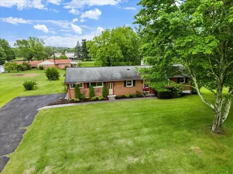 View/Area - 5496 Stuart St, Dublin, VA 24084 photo 3 of 13