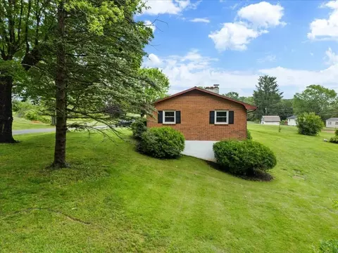Exterior - 5496 Stuart St, Dublin, VA 24084 photo 6 of 16