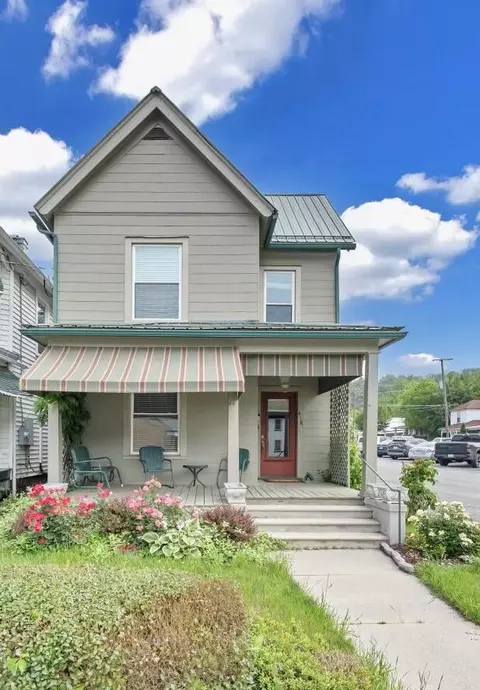 418 Church St, Clifton Forge, VA 24422