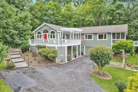 235 Waterwood Dr, Moneta, VA 24121