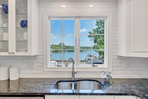Kitchen - 72 Pine Crest Cir, Moneta, VA 24121 photo 4 of 6