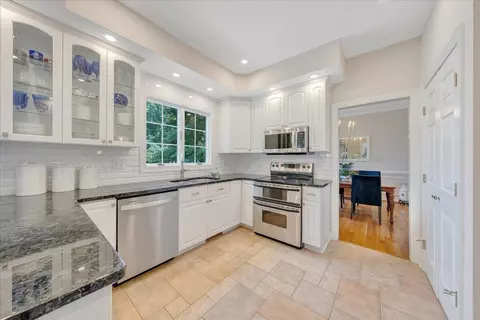 Kitchen - 72 Pine Crest Cir, Moneta, VA 24121 photo 2 of 6